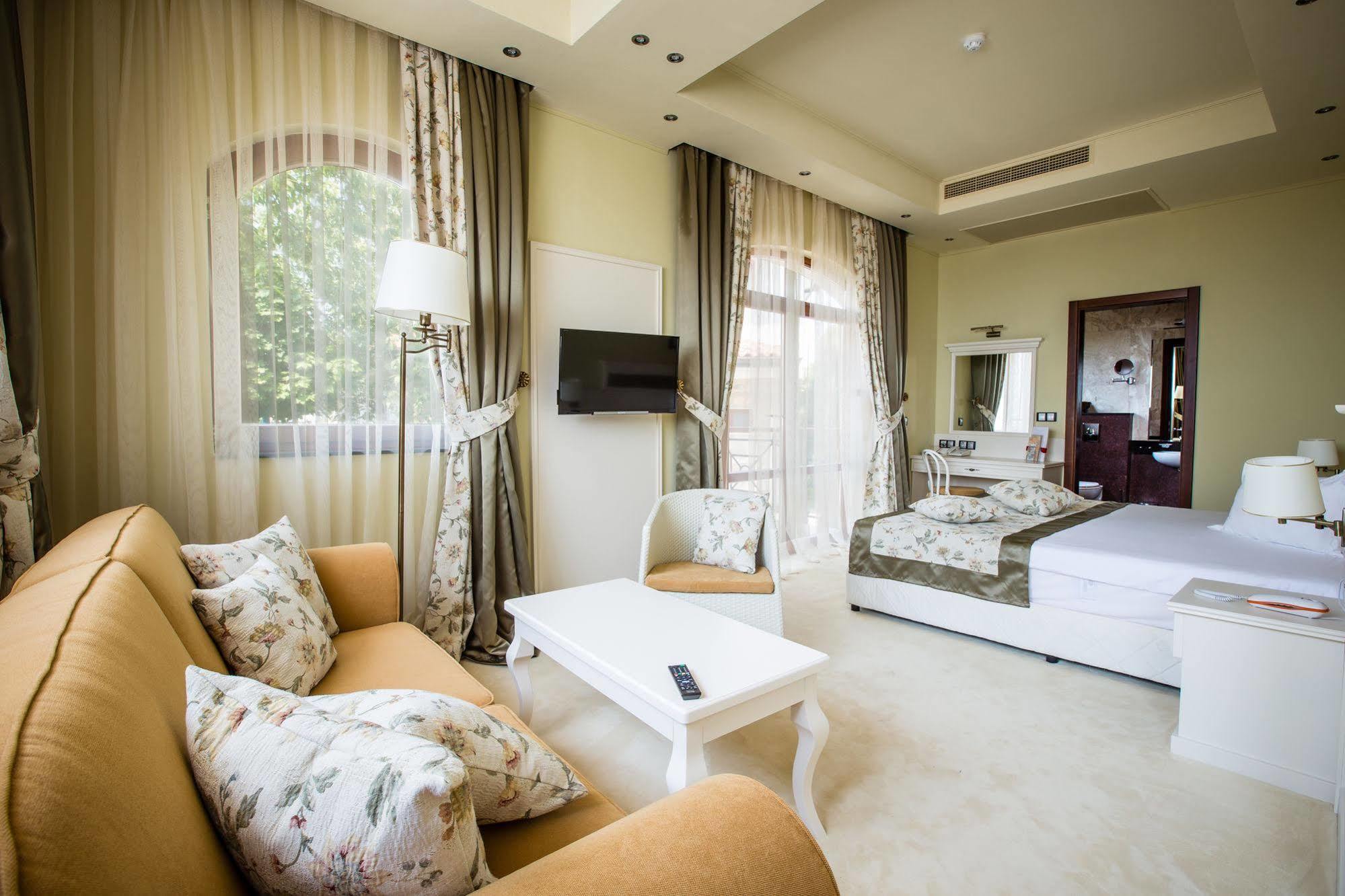 Helena Vip Villas And Suites Sunny Beach Exterior photo